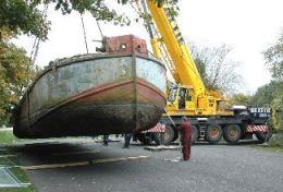 The Enterprize Barge arriving at Waterside House