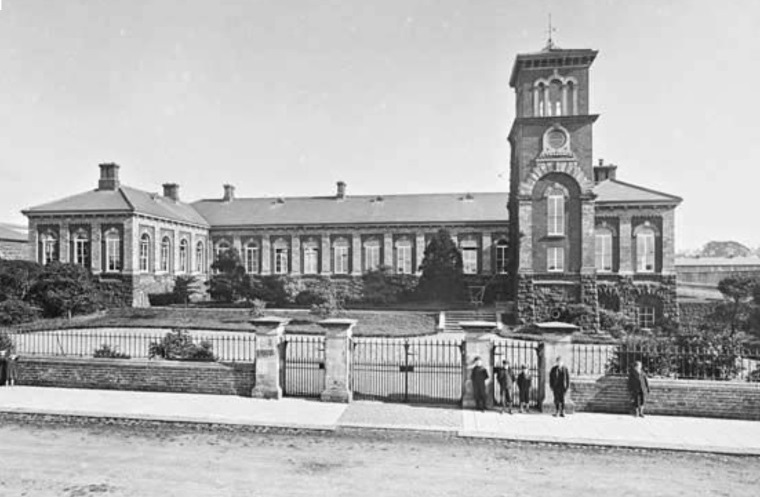 Lurgan Model School